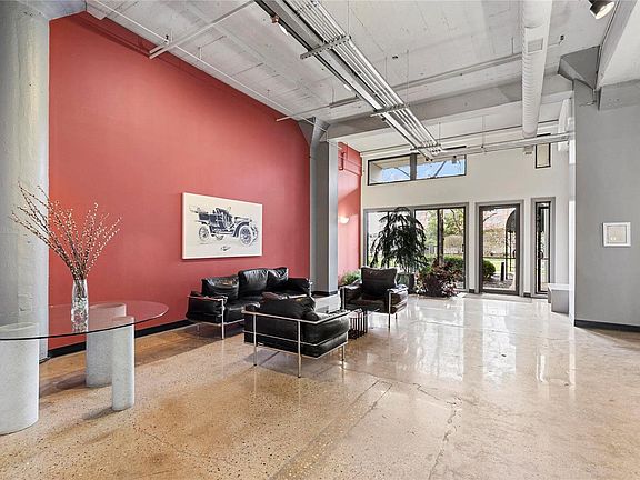 2nd image of 4100 Laclede Ave APT 209