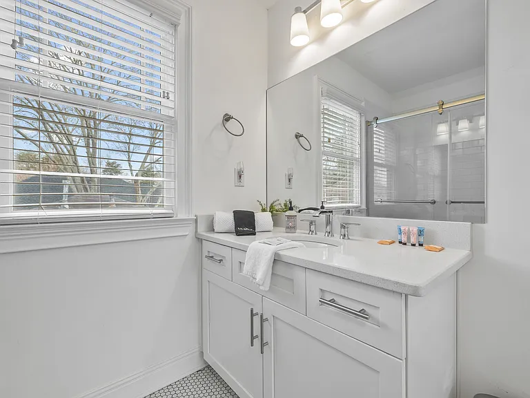 144 Holiday Ave NE — Photo 13