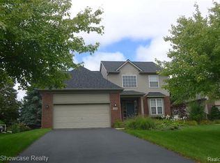 5391 Lancaster Ln, Commerce Township, MI 48382