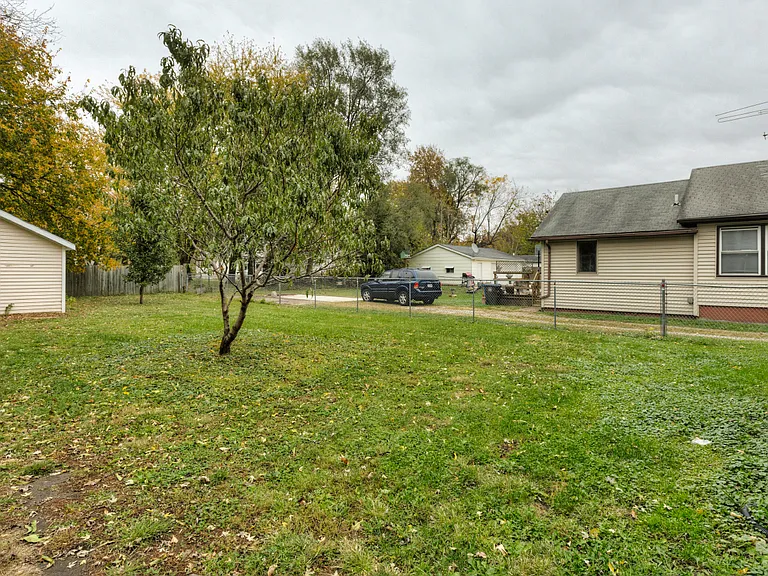 2618 E Grand Ave — Photo 17