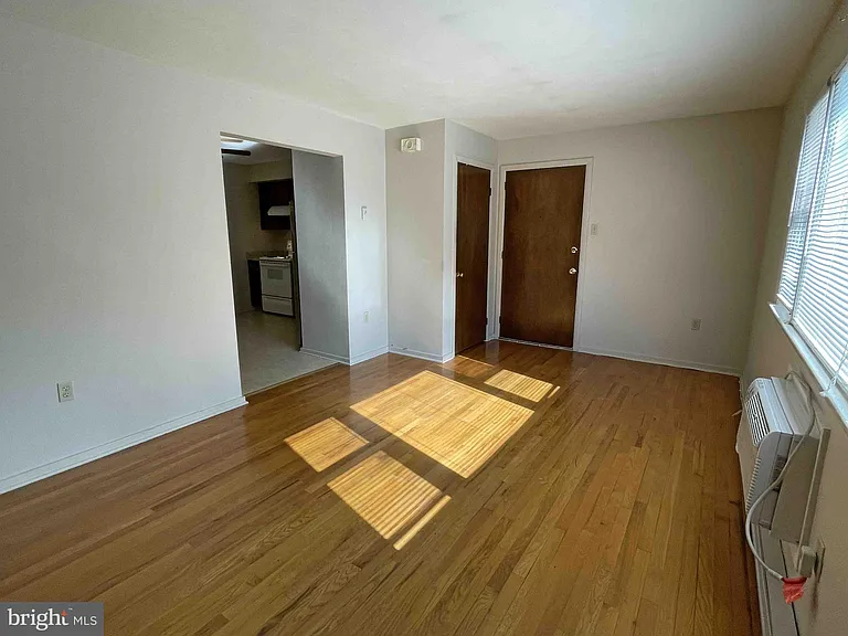 5 Commercial Dr #2 — Photo 3