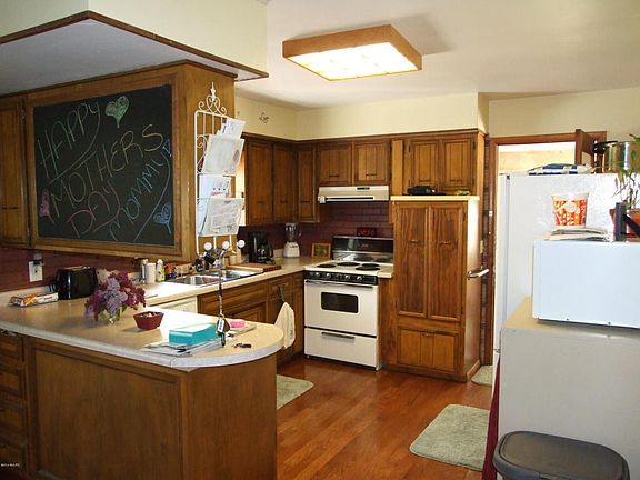 5th image of 1270 N Wood St