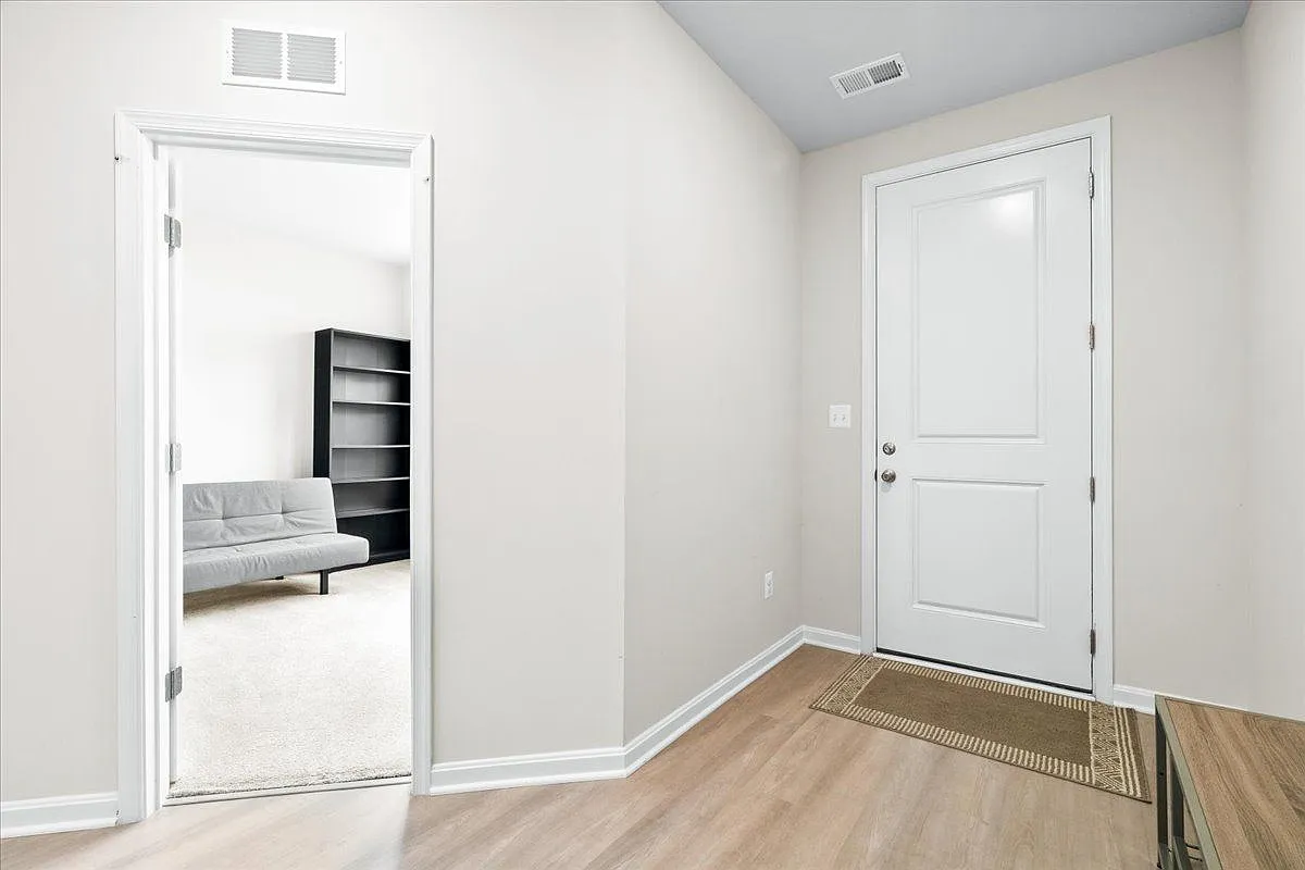 4 bed, 3.5 bath, 2000 sqft, $2,950 — Photo 4