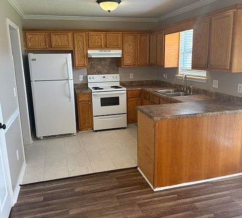 5th image of 125 Nicholson Dr