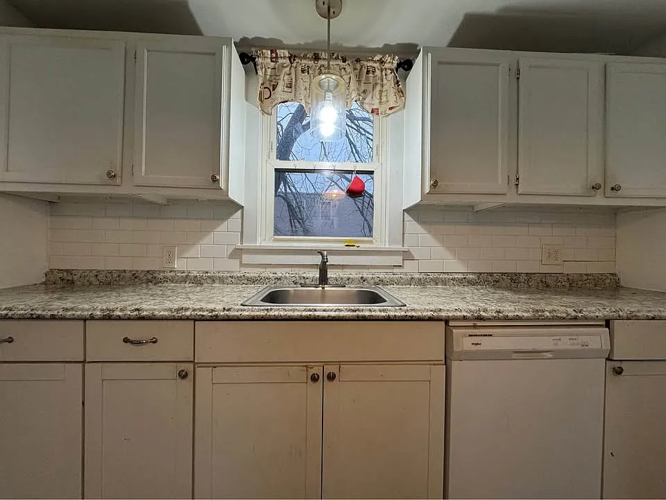 3 bed, 224 sqft, $2,500 — Photo 1
