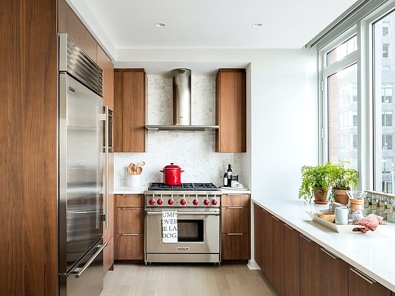 4th image of 456 Washington St APT 4K