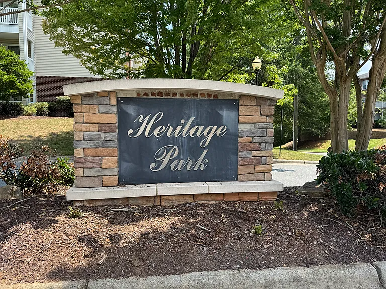 1380 Hertiage Pointe #201 — Photo 9
