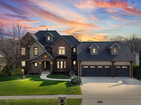 1610 Briarwood Ln, Mahomet, IL 61853