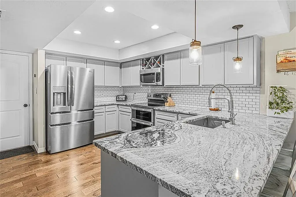 4 bed, 2893 sqft, $2,850 — Photo 3