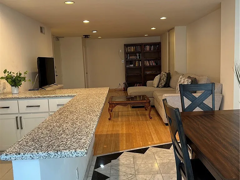 10747 Wilshire Blvd #505 — Photo 15
