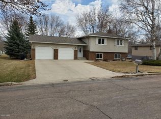 156 14th St NE, Watertown, SD 57201