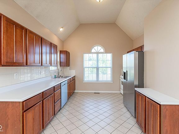 5th image of 1200 Matthews Ct