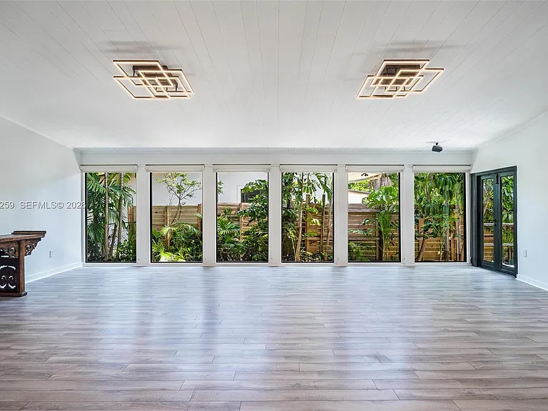7810 Beachview Dr — Photo 35