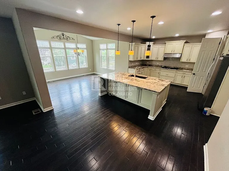 550 Gallegos Cir — Photo 4