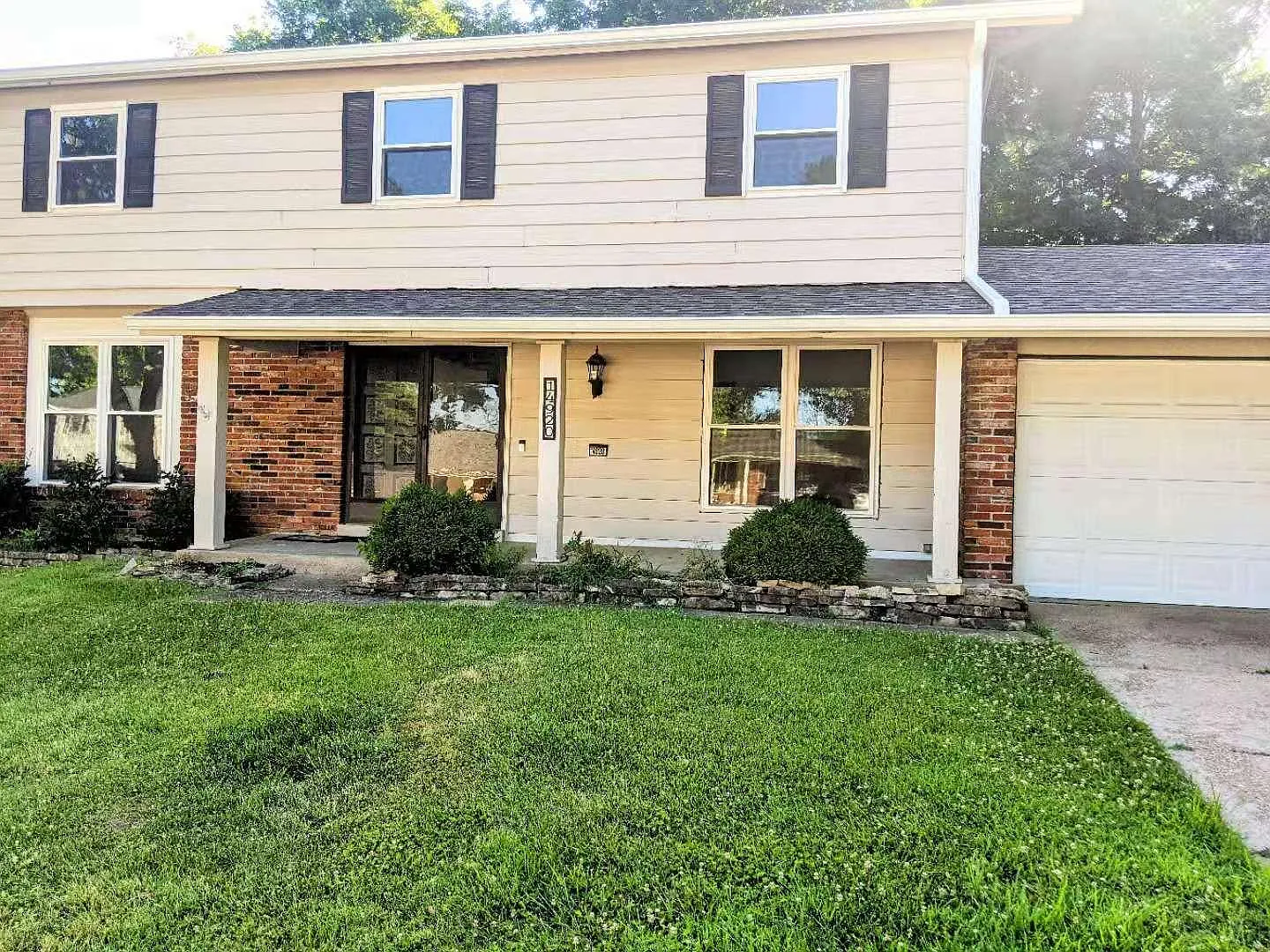 4 bed, 2.5 bath, 2042 sqft, $2,690 — Photo 2