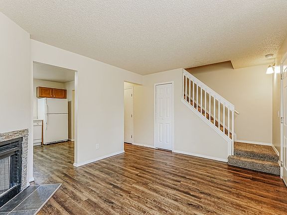 3rd image of 536-548 Winnie Way #540