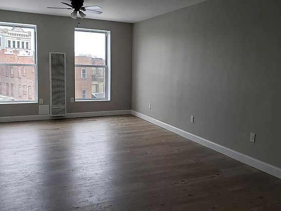 3rd image of 32 King St #6