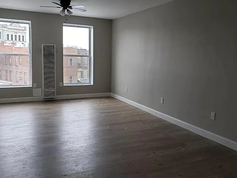 32 King St #6 — Photo 3