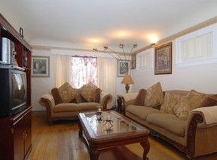 104 Wisconsin Ave, Waukegan, IL 60085