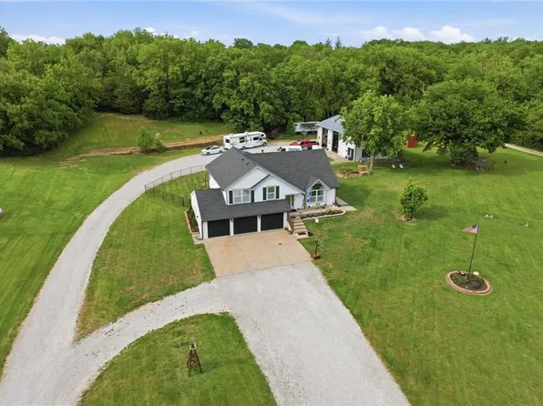 964 N 5th Hwy, Lansing, KS 66043