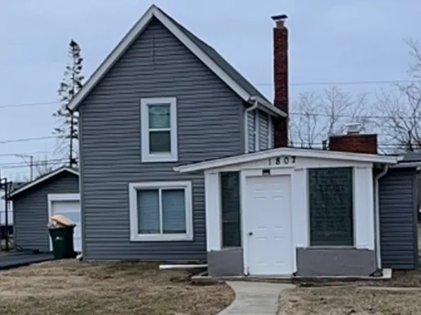 1807 Horeb Ave, Zion, IL 60099