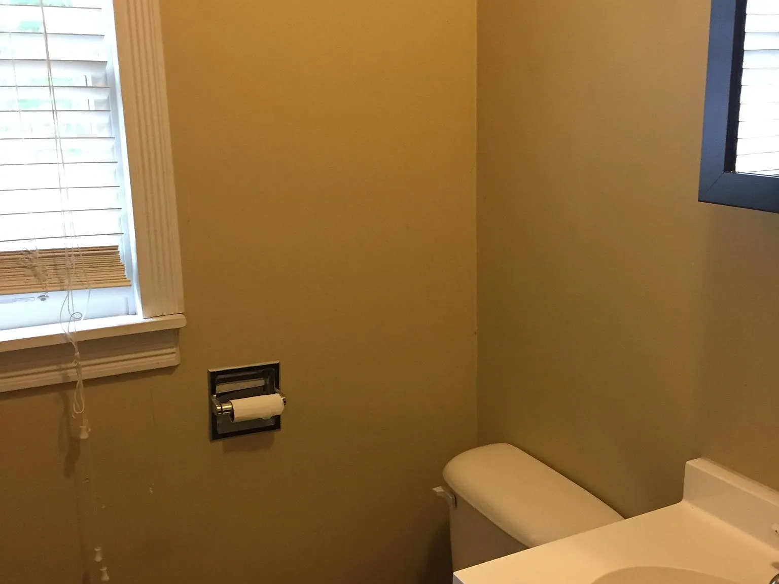 4 bed, 1.5 bath, 1696 sqft, $1,500 — Photo 1