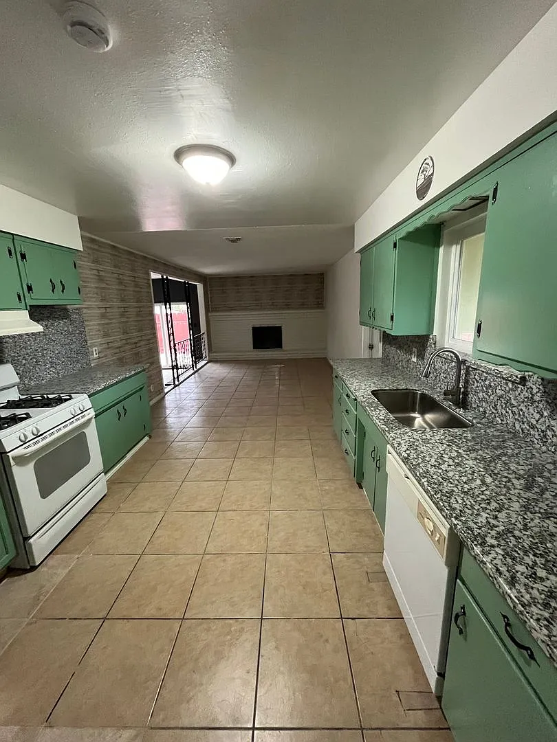 Coming Soon 3-Bedroom, 2-Bathroom Home for Rent — Photo 1