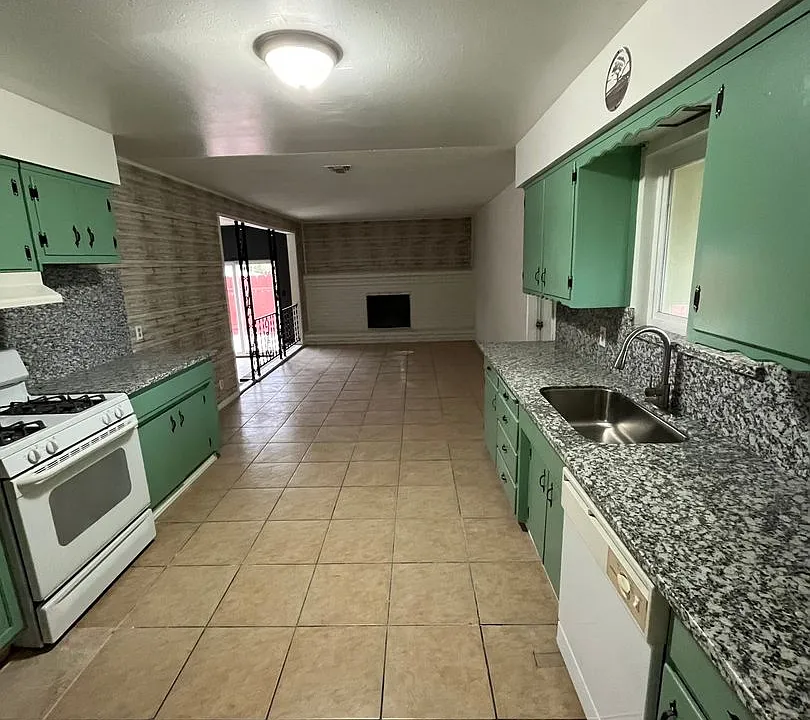 427 N Santa Ana St