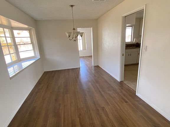 4th image of 25010 Tulip Ave