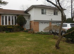 300 Continental Drive, Manhasset Hills, NY 11040