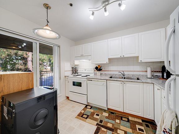 5th image of 1310 Cariboo St #817