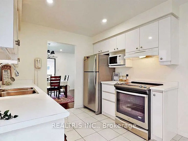 68 Gretman Cres — Photo 12