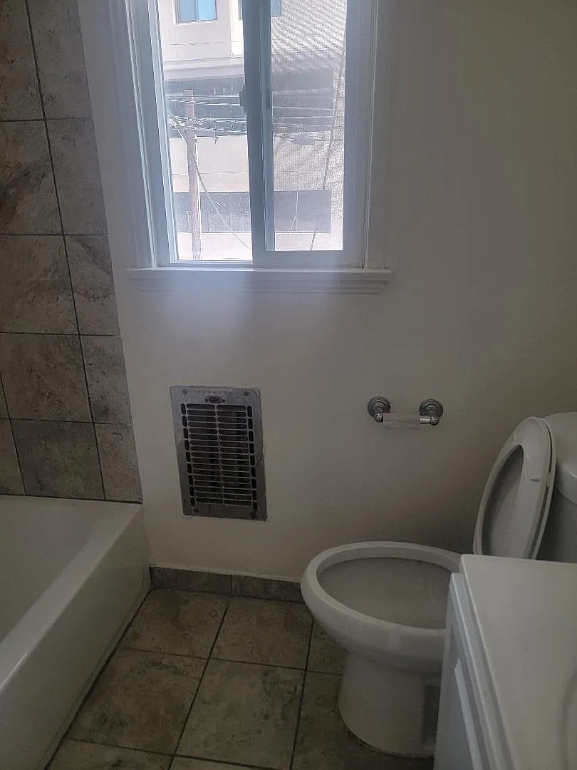 3 bed, 1200 sqft, $2,695 — Photo 3