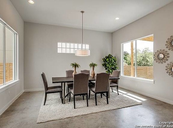 5th image of 354 E Olmos Dr