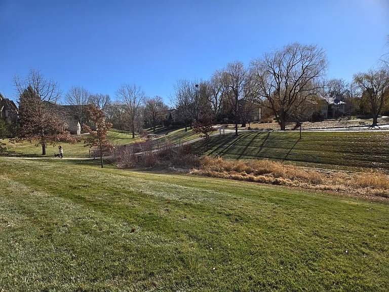 5225 White Willow Dr #M100 — Photo 16