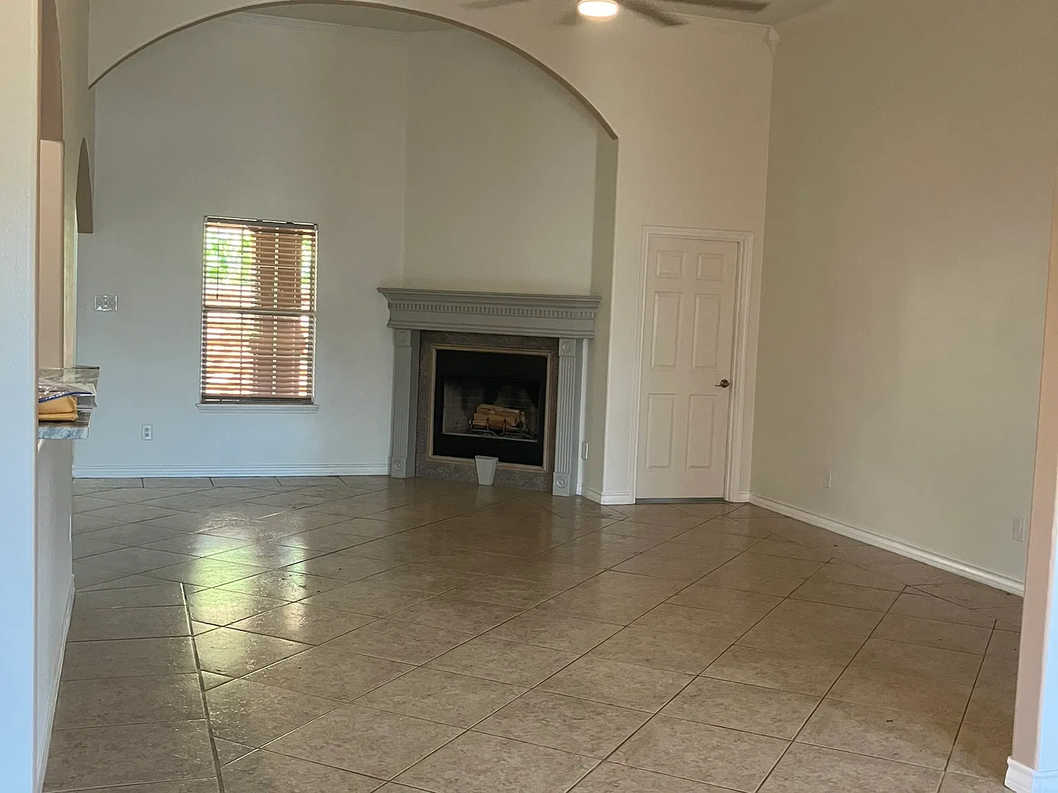 4 bed, 1816 sqft, $3,200 — Photo 4