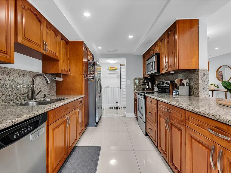 13340 SW 88th Ter #D — Photo 13