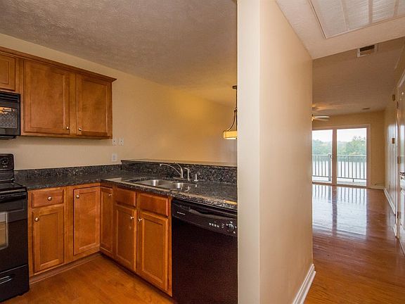 5th image of 2414 Lake Park Rd APT 4303