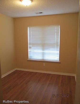 3rd image of 5914 Meadow Hill Dr