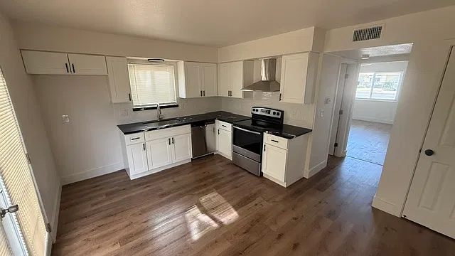 2 bed, 1144 sqft, $1,950 — Photo 3