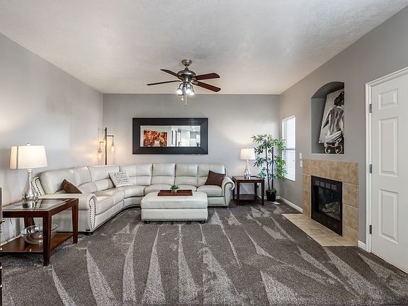 3rd image of 941 E Beartooth Cir