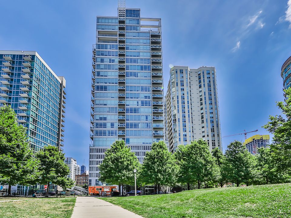 1st image of 653 N Kingsbury St APT 1403