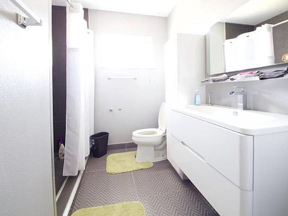5th image of 612 De Leon Dr
