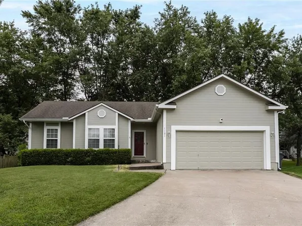 1121 E Frontier Dr, Olathe, KS 66062