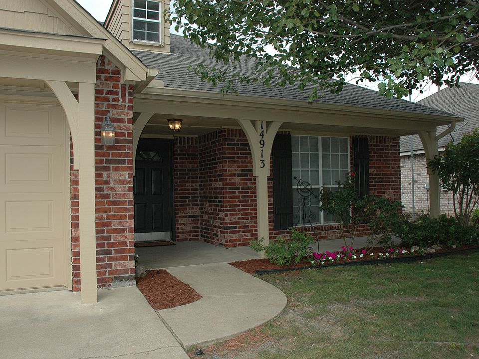 Large shaded front porch 