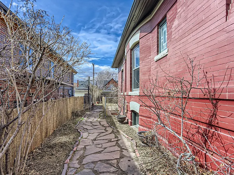 445 N Washington St — Photo 28