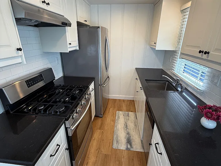 137 Topaz Ave #1/2 — Photo 1