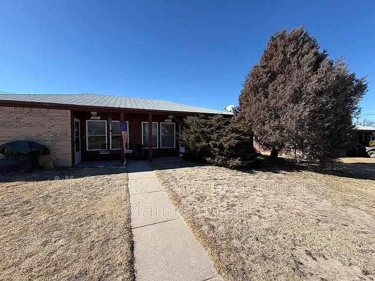 212 Norma Ct — Photo 2