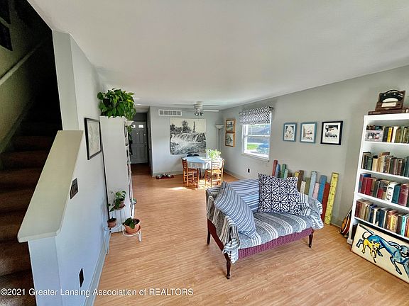4th image of 2176 Barclay Ln