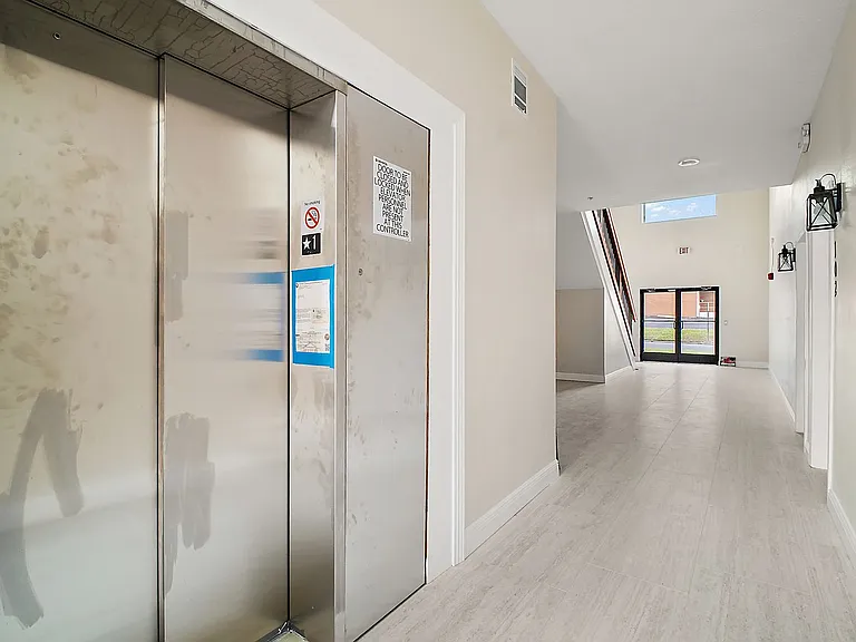 201 N Dewey St #202 — Photo 32
